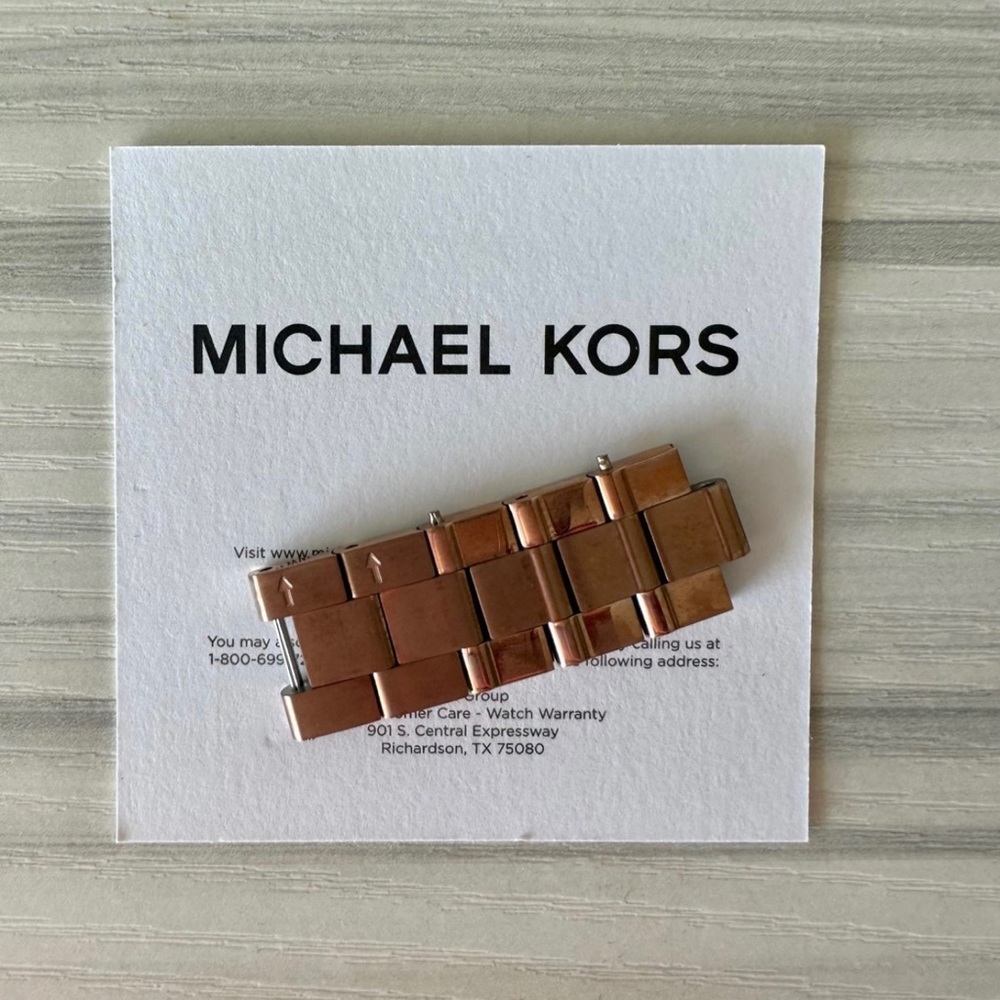 Michael Kors Women’s Rose Gold Watch - Picture 6 of 7